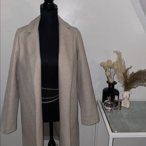 BEIGE TRENCH COAT